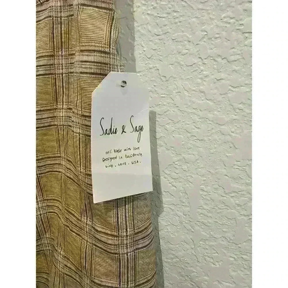 Sadie and Sage tan Shorts. Made in USA. Size. Nwt size medium - Picture 2 of 3